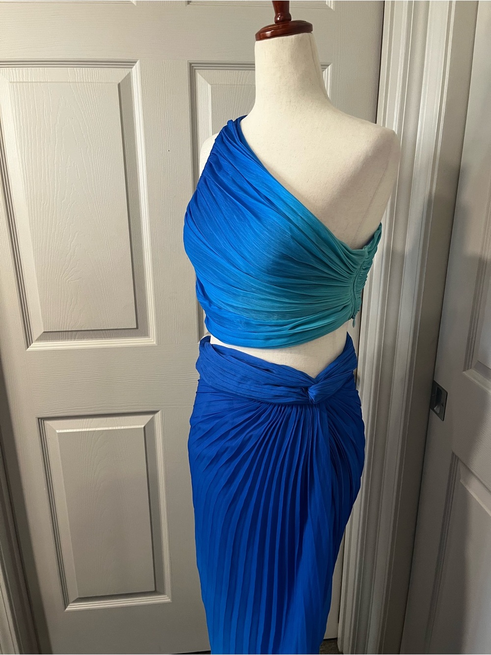Rococo Sand Luca One-Shoulder Ombre Blue-Green Ruched Skirt Set Size Small - Picture 4 of 11